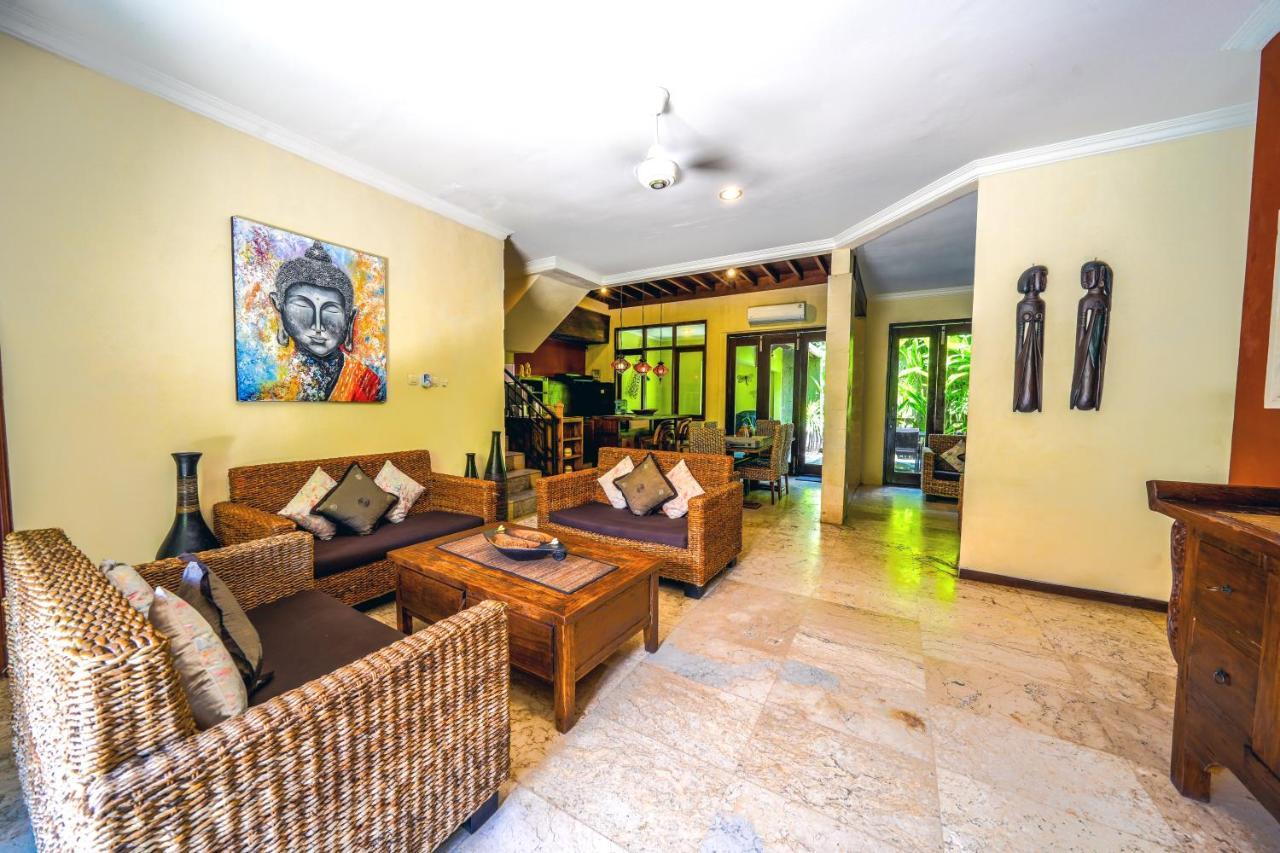 De Cinta Villa - Kuta - 5 Bedrooms - Heart Of Kuta Exterior photo
