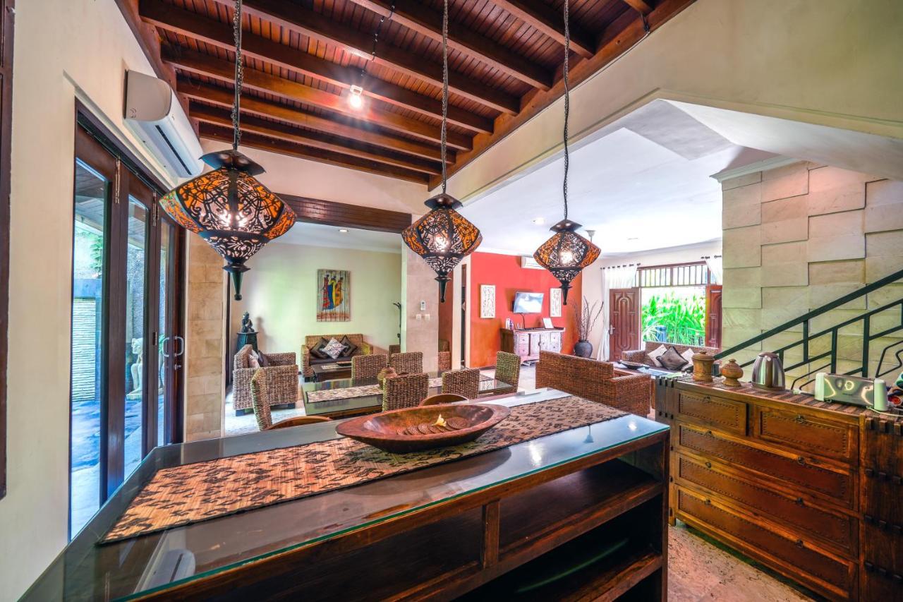 De Cinta Villa - Kuta - 5 Bedrooms - Heart Of Kuta Exterior photo